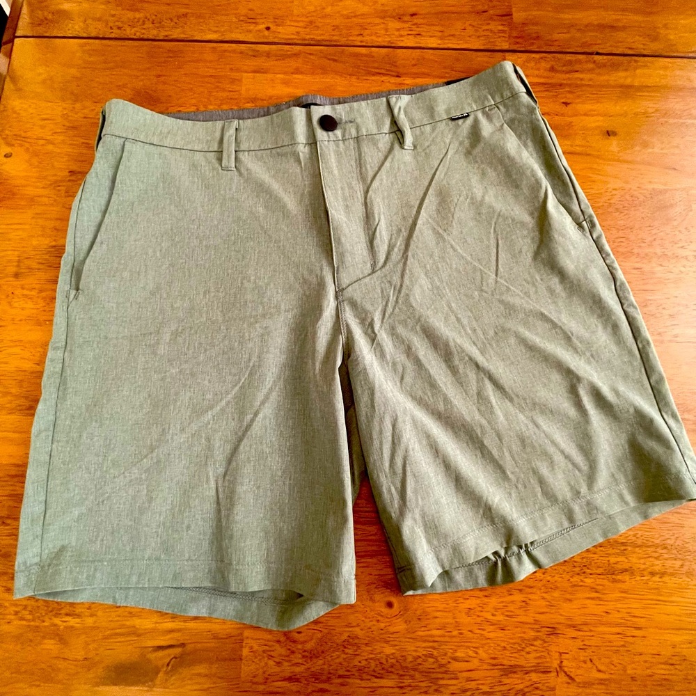 Hurley Modern Fit 18” Shorts Size 34 Sage Green